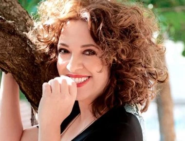 Κουίζ για λίγους: Ξέρεις ποιο πασίγνωστο ελληνικό τραγούδι έχει γράψει η Ελένη Ράντου; (βίντεο)